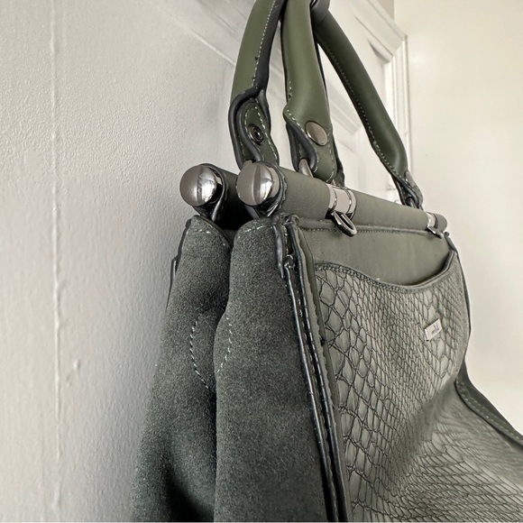 Simply Noelle Green Snakeskin Suede Purse NWOT Convertible Crossbody Strap - Picture 9 of 13